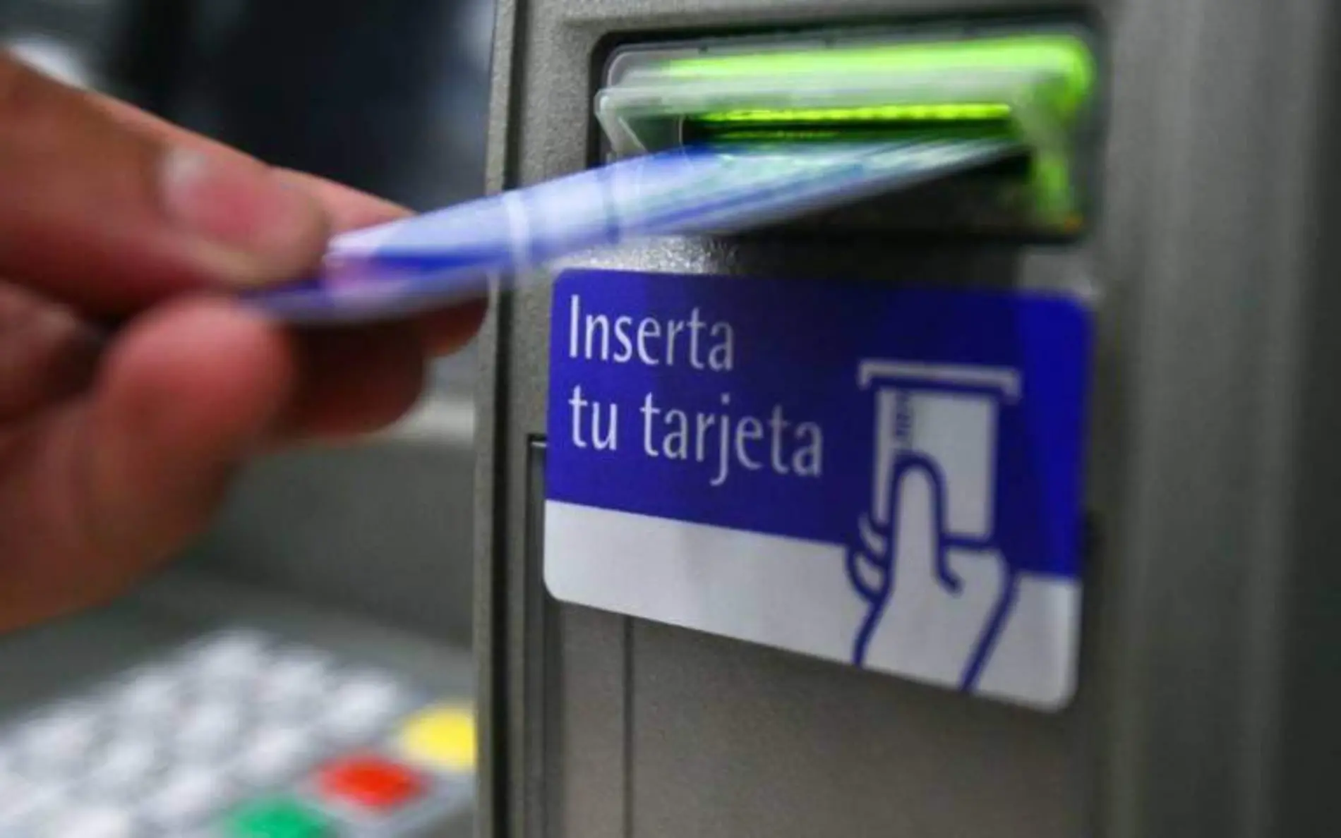 BBVA aclara la situación y retirará saldo extra depositado por error en cuentas